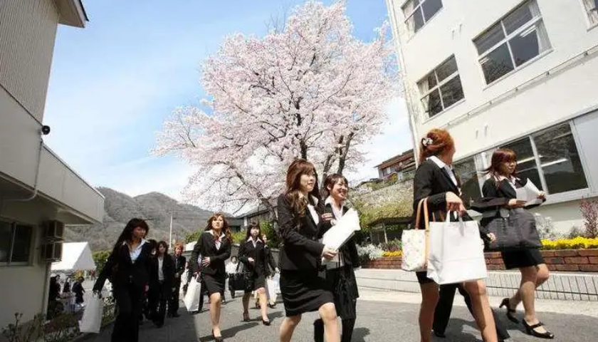 日本語言學(xué)校